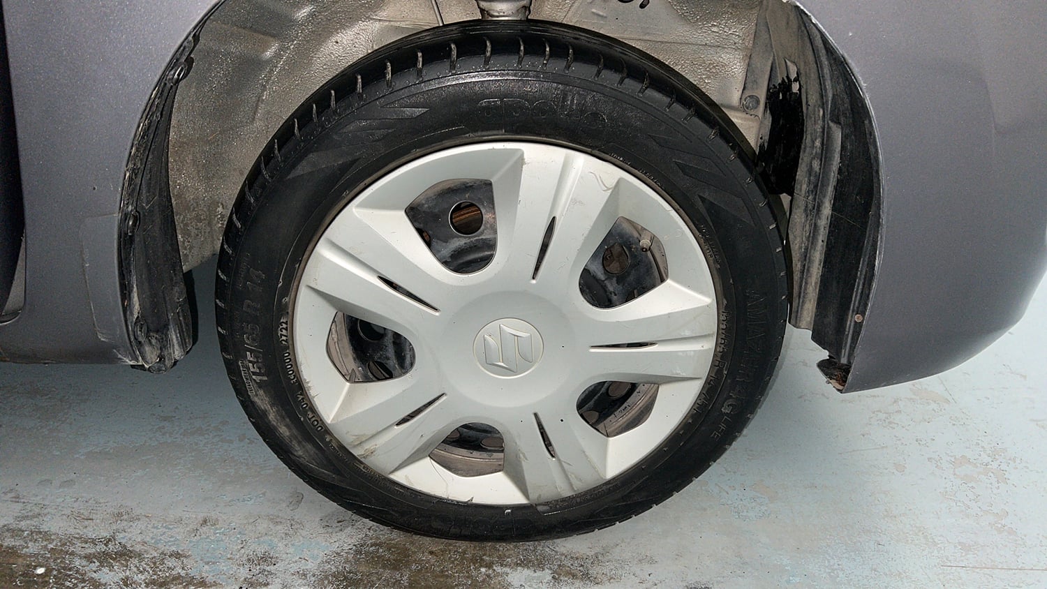 Used 2019 Maruti Suzuki Wagon R 1.0 VXI AMT Petrol Automatic tyres RIGHT FRONT TYRE RIM VIEW