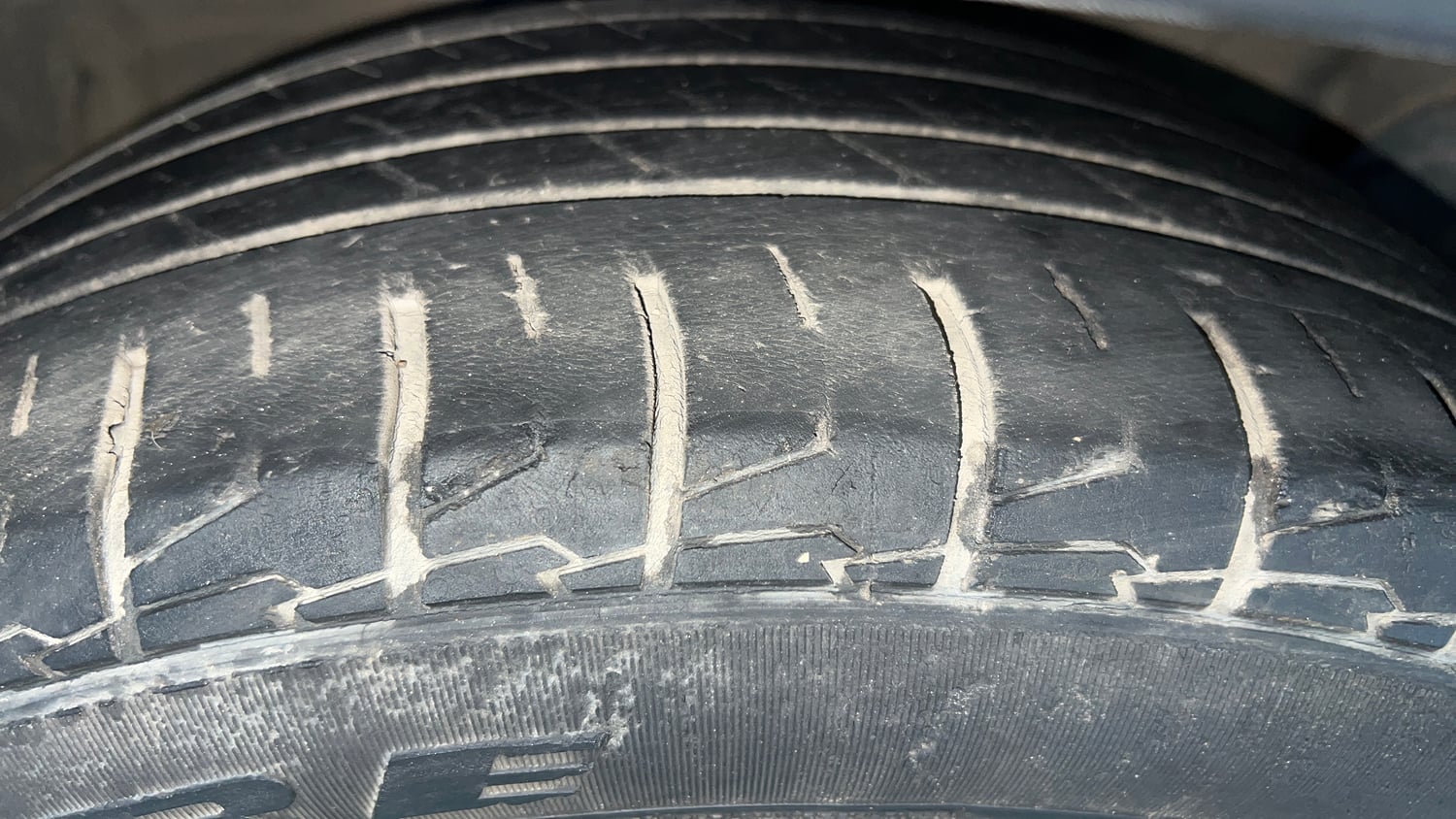 Used 2021 kia Seltos HTX IVT 1.5 Petrol Automatic tyres RIGHT FRONT TYRE TREAD VIEW
