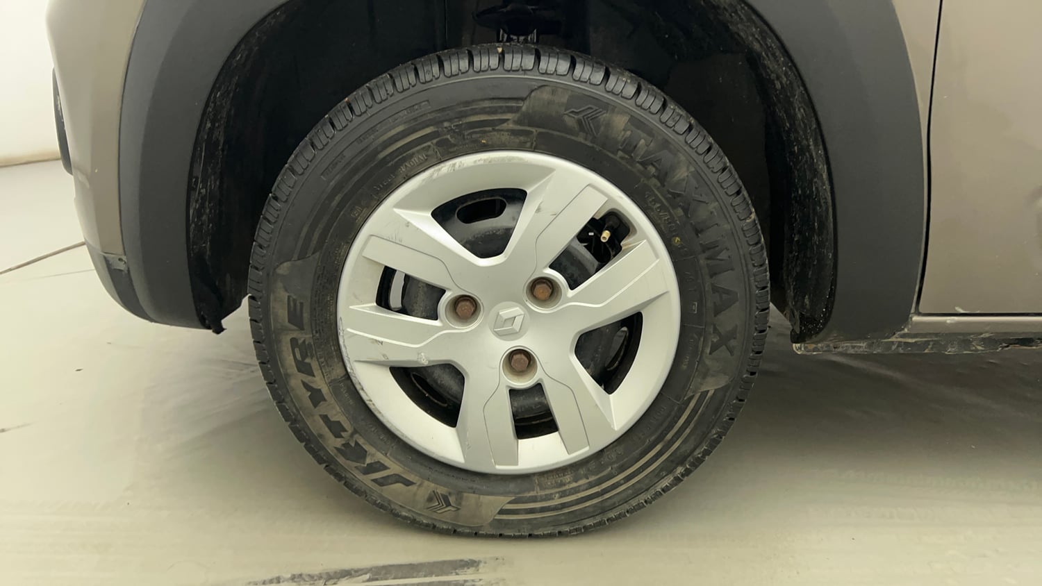 Used 2016 Renault Kwid RXL Petrol Manual tyres LEFT FRONT TYRE RIM VIEW