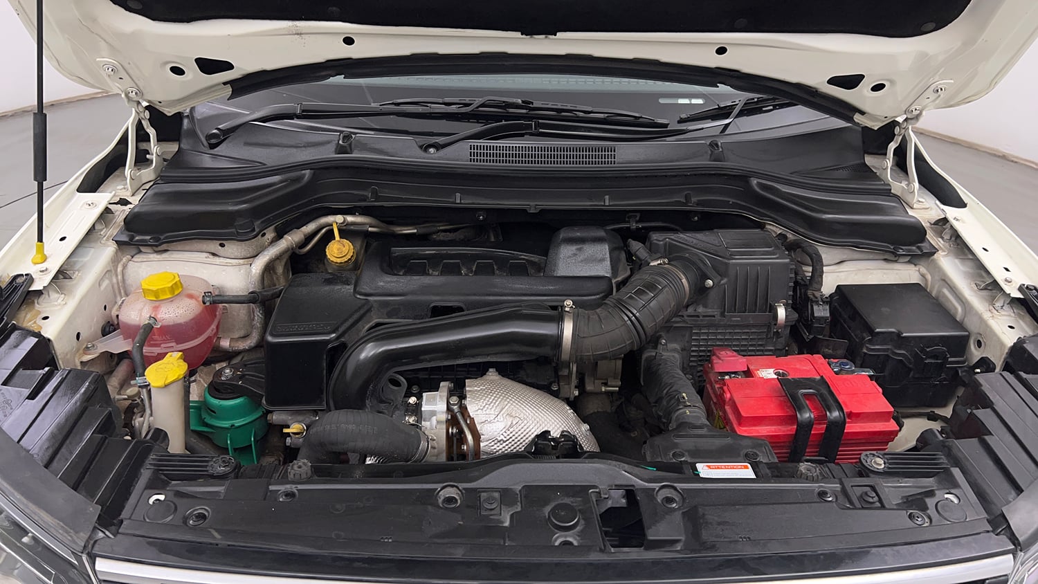 Used 2019 Mahindra XUV 300 1.5 W8 (O) Diesel Manual engine ENGINE & BONNET OPEN FRONT VIEW