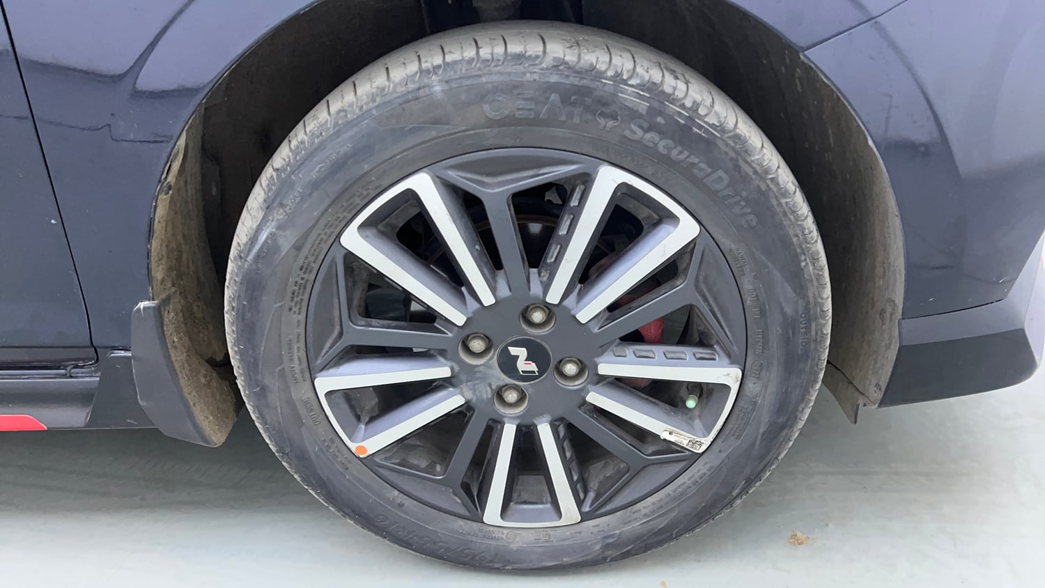 Used 2022 Hyundai i20 N Line N8 1.0 Turbo DCT Petrol Automatic tyres RIGHT FRONT TYRE RIM VIEW
