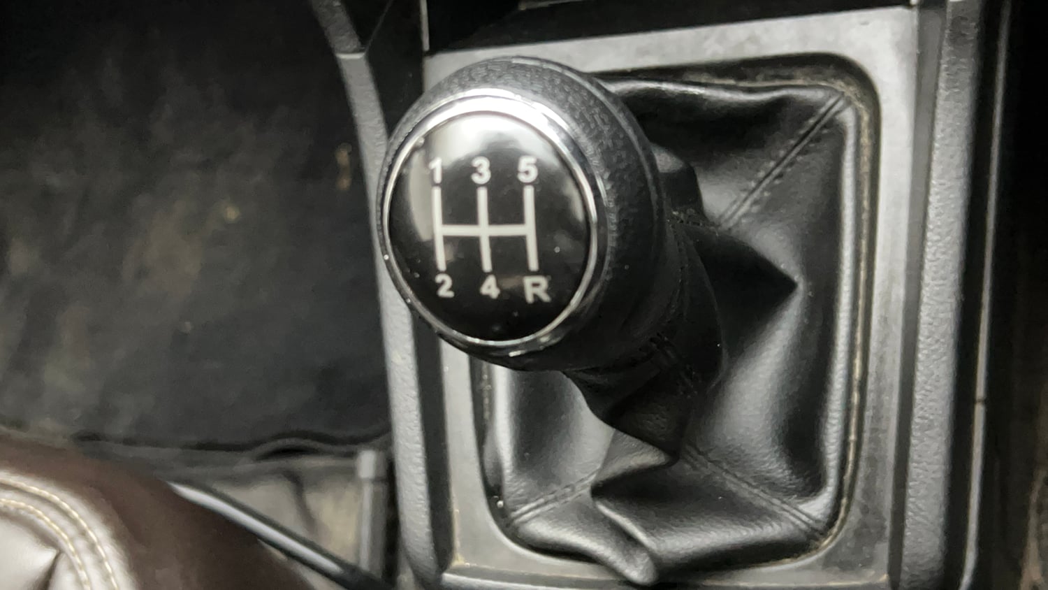 Used 2020 maruti-suzuki Vitara Brezza VXi Petrol Manual interior GEAR  KNOB VIEW