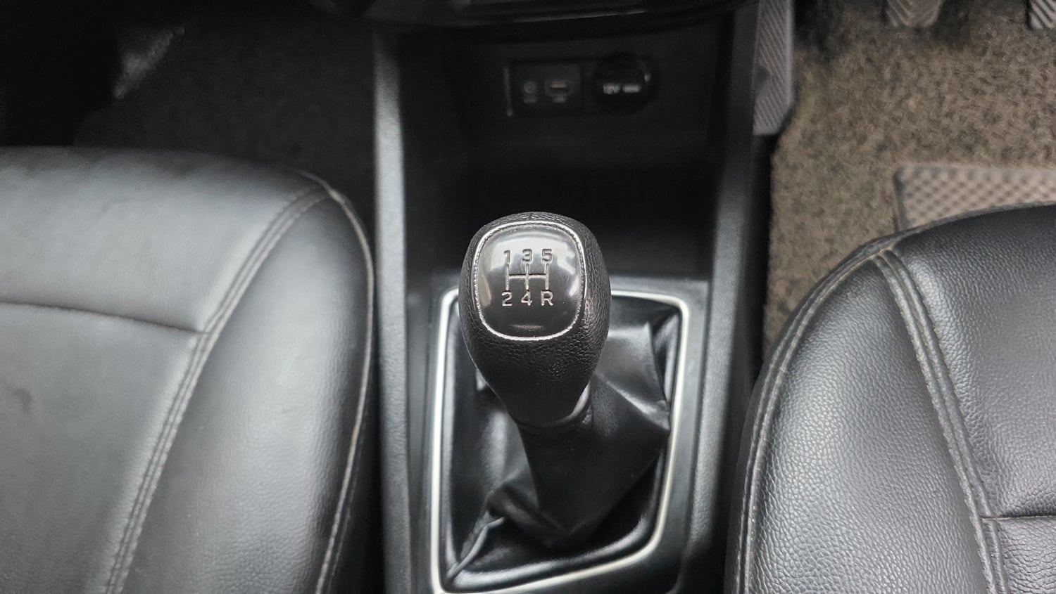 Used 2017 Hyundai Elite i20 Asta 1.2 Petrol Manual interior GEAR  KNOB VIEW