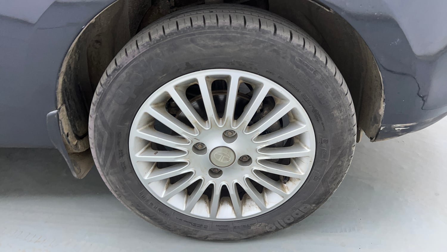 Used 2015 Tata Zest XT Petrol Petrol Manual tyres RIGHT FRONT TYRE RIM VIEW
