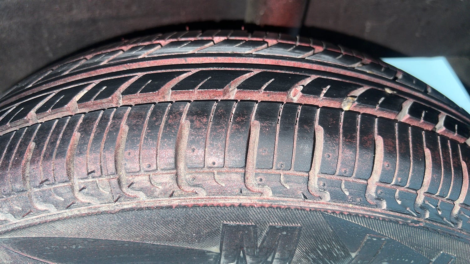 Used 2018 Datsun Redi-GO T(O) 1.0 AMT Petrol Automatic tyres LEFT REAR TYRE TREAD VIEW