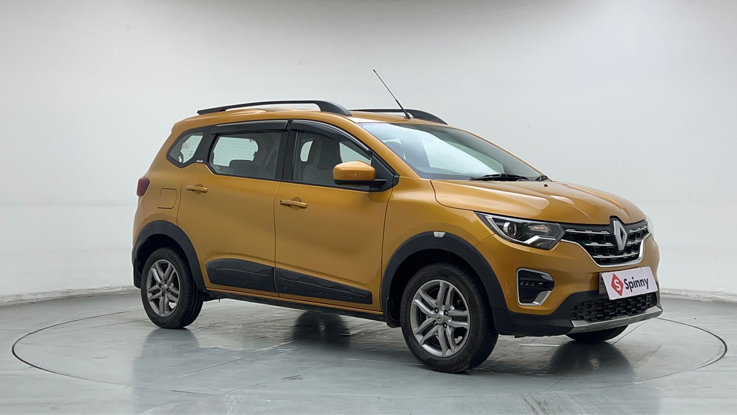 Used 2020 Renault Triber RXZ Petrol Manual exterior RIGHT FRONT CORNER VIEW
