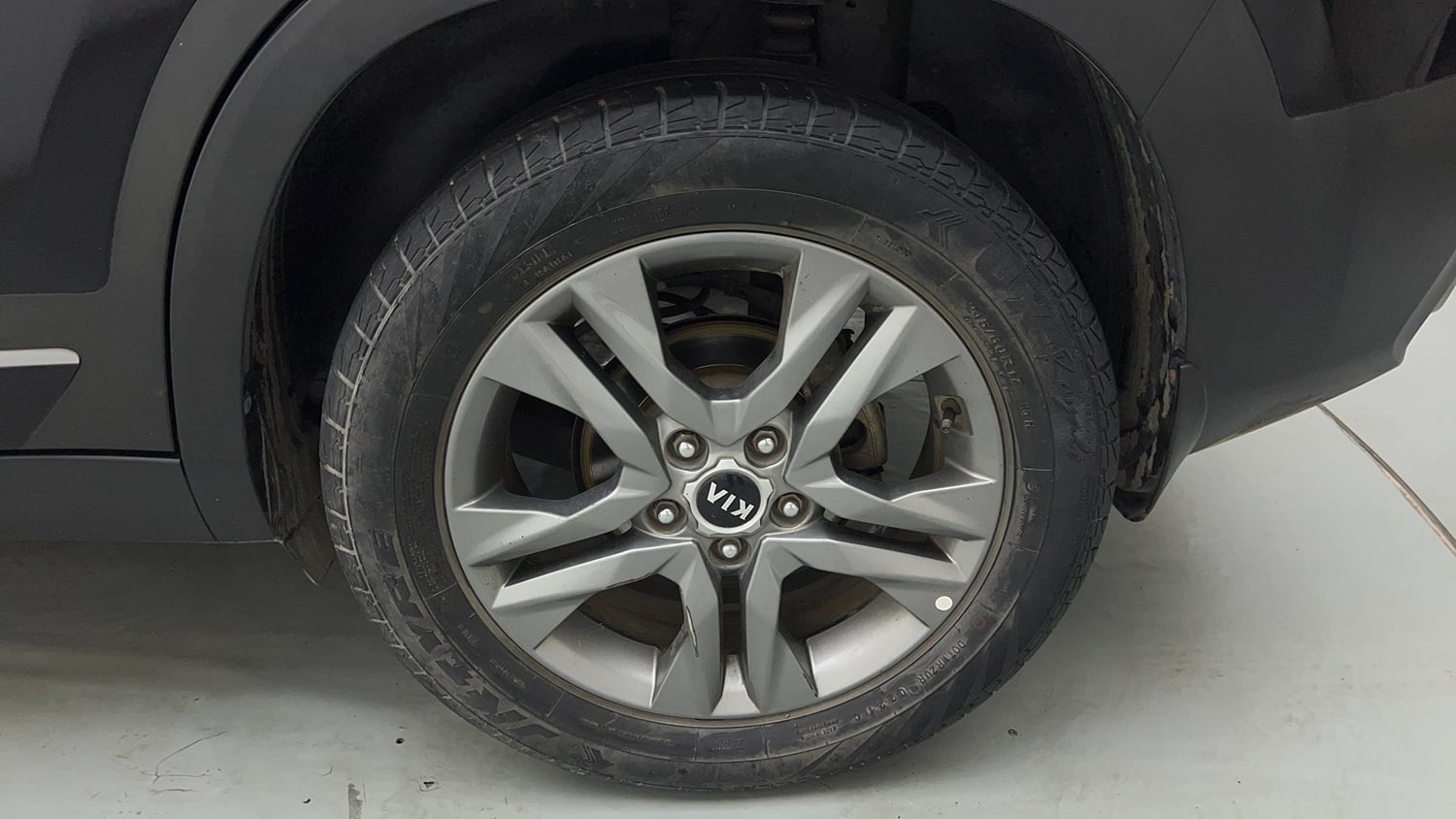 Used 2021 kia Seltos HTX IVT 1.5 Petrol Automatic tyres LEFT REAR TYRE RIM VIEW