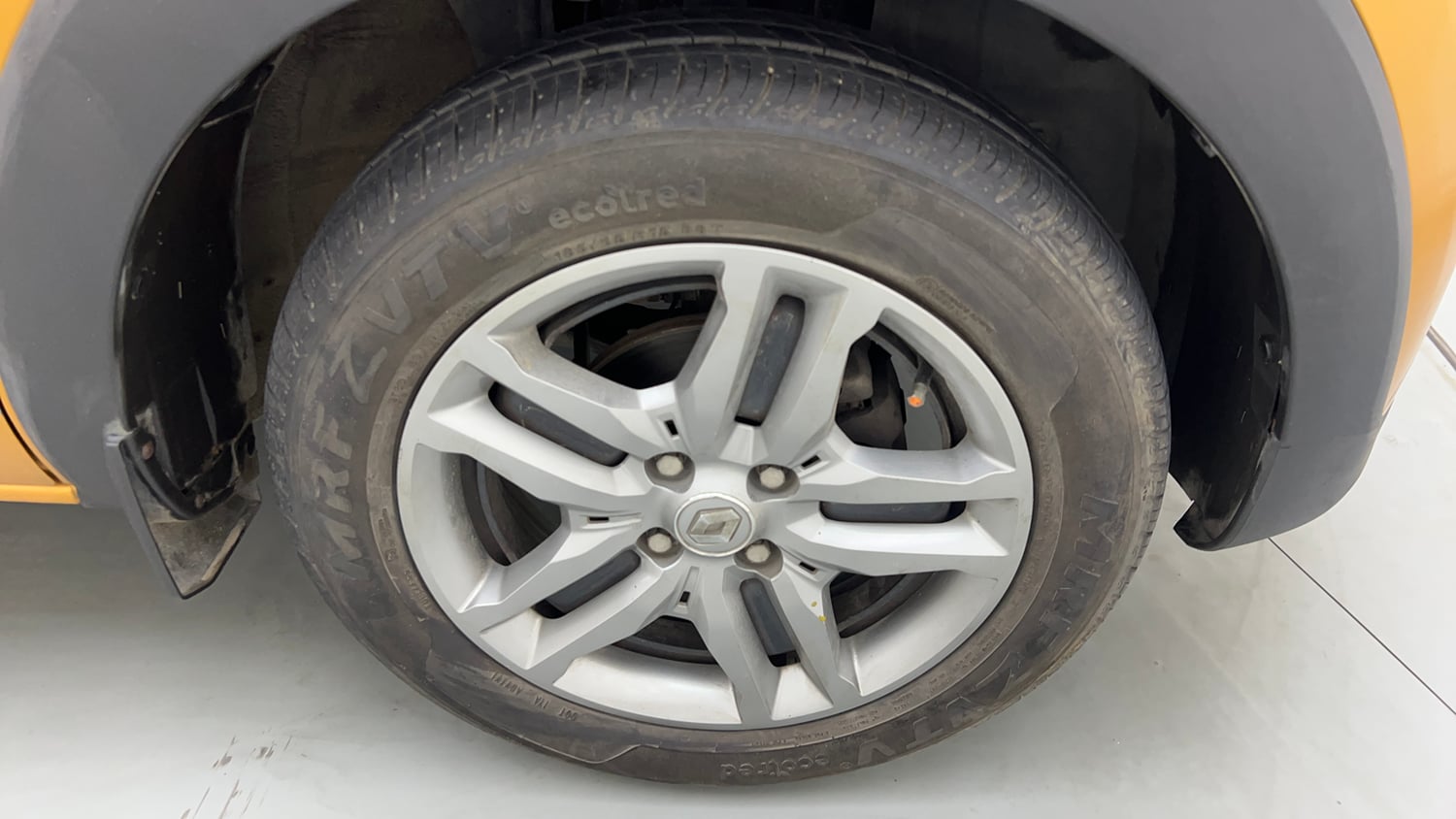 Used 2020 Renault Triber RXZ Petrol Manual tyres RIGHT FRONT TYRE RIM VIEW