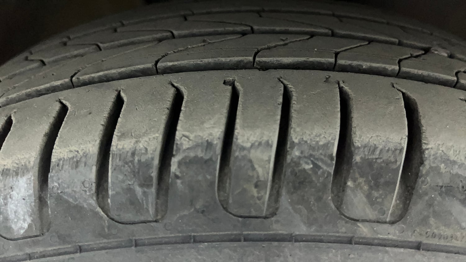 Used 2020 Volkswagen Ameo Trendline 1.5L (D) Diesel Manual tyres RIGHT FRONT TYRE TREAD VIEW
