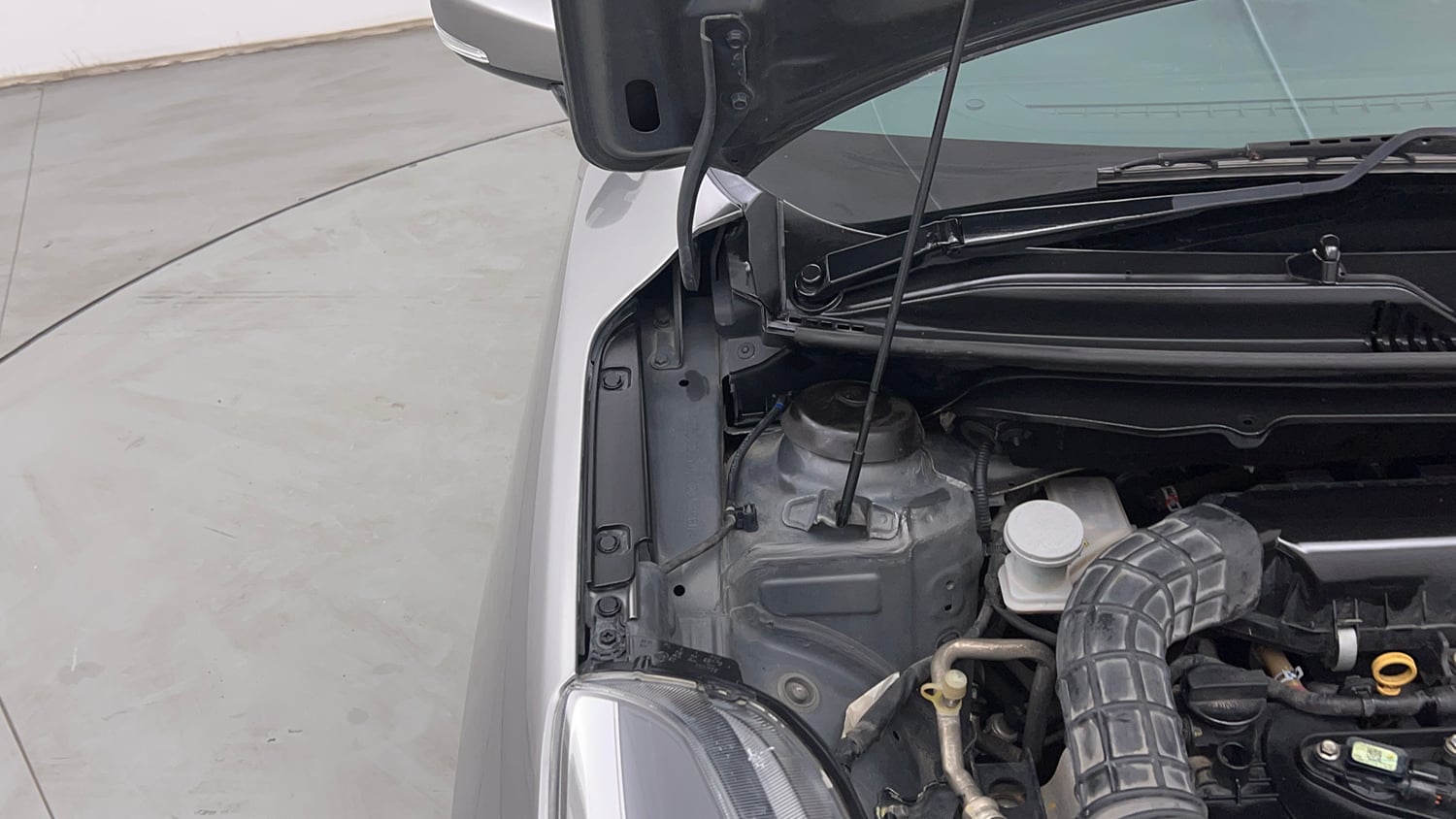 Used 2019 null Petrol Automatic engine ENGINE RIGHT SIDE HINGE & APRON VIEW