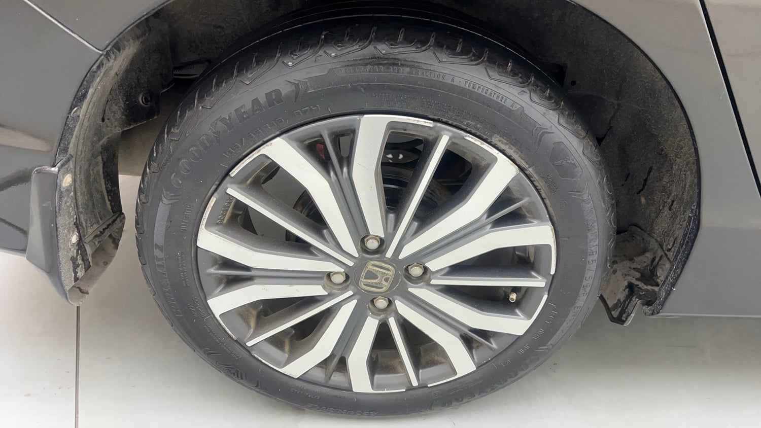 Used 2019 Honda City ZX Petrol Petrol Manual tyres RIGHT REAR TYRE RIM VIEW