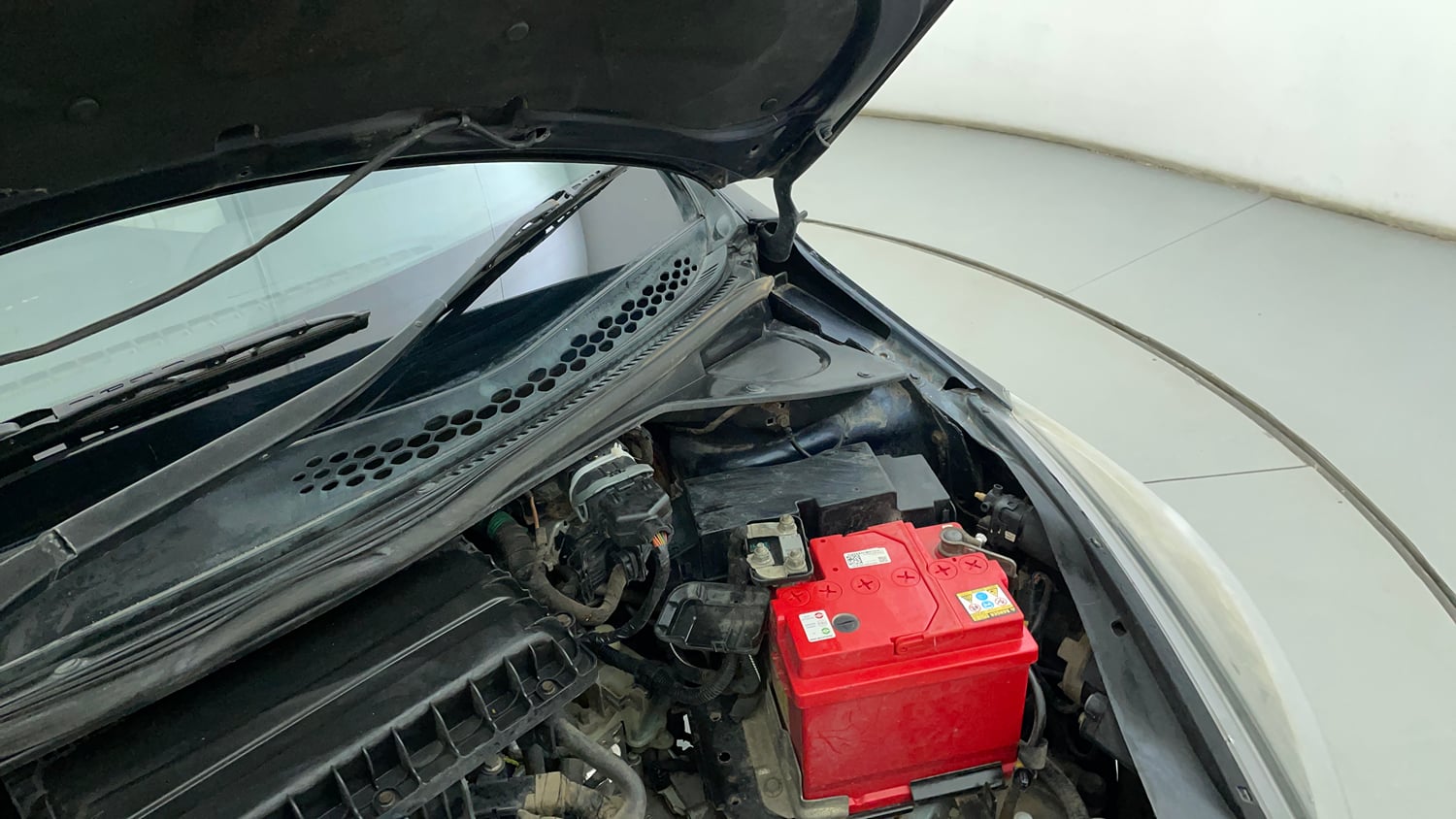 Used 2019 Tata Tigor Revotron XZA Petrol Automatic engine ENGINE LEFT SIDE HINGE & APRON VIEW