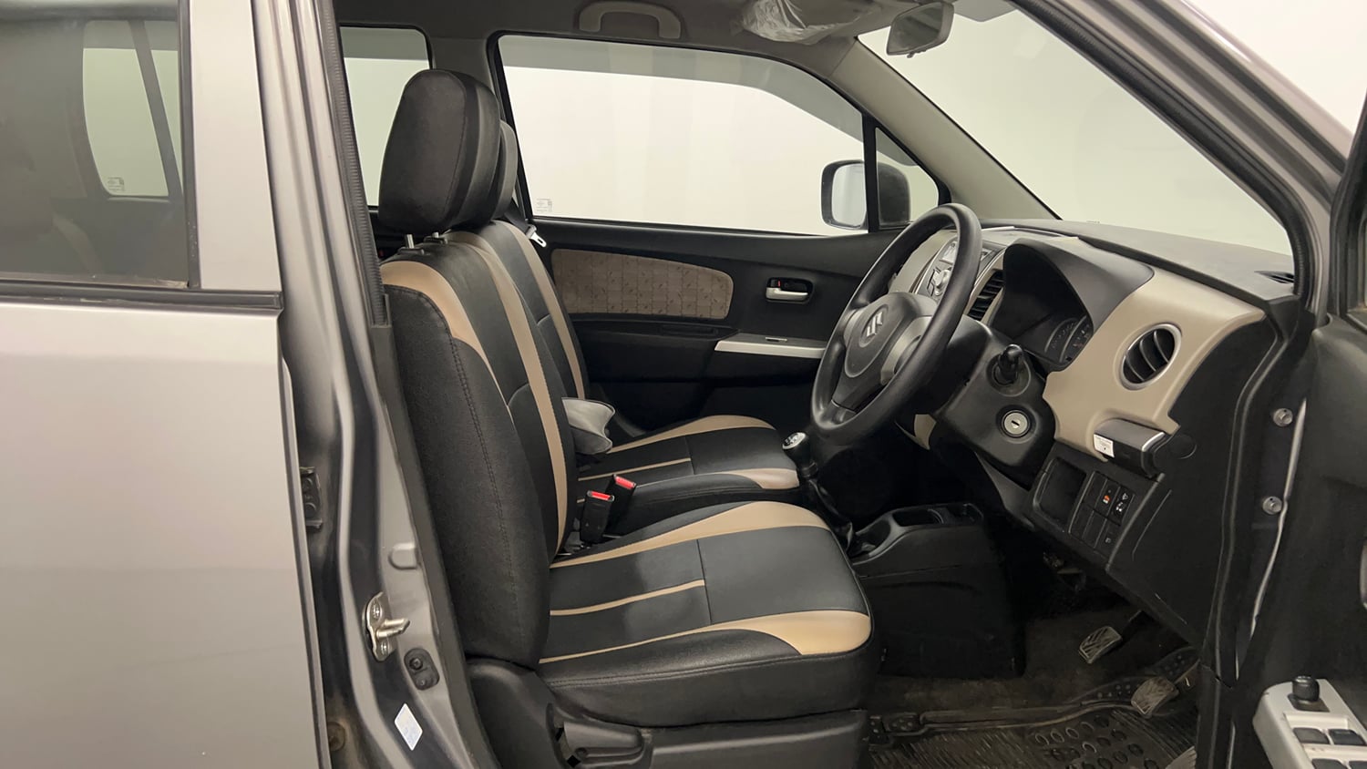 Used 2017 Maruti Suzuki Wagon R VXI Petrol Manual interior RIGHT SIDE FRONT DOOR CABIN VIEW