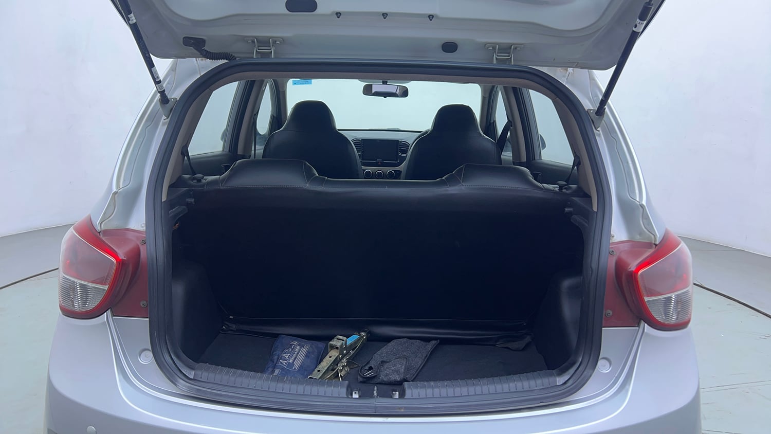 Used 2015 Hyundai Grand i10 Magna 1.2 Kappa VTVT Petrol Manual interior DICKY INSIDE VIEW