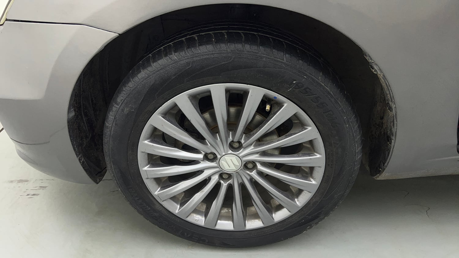 Used 2017 Maruti Suzuki Ciaz Alpha 1.4 MT Petrol Manual tyres LEFT FRONT TYRE RIM VIEW