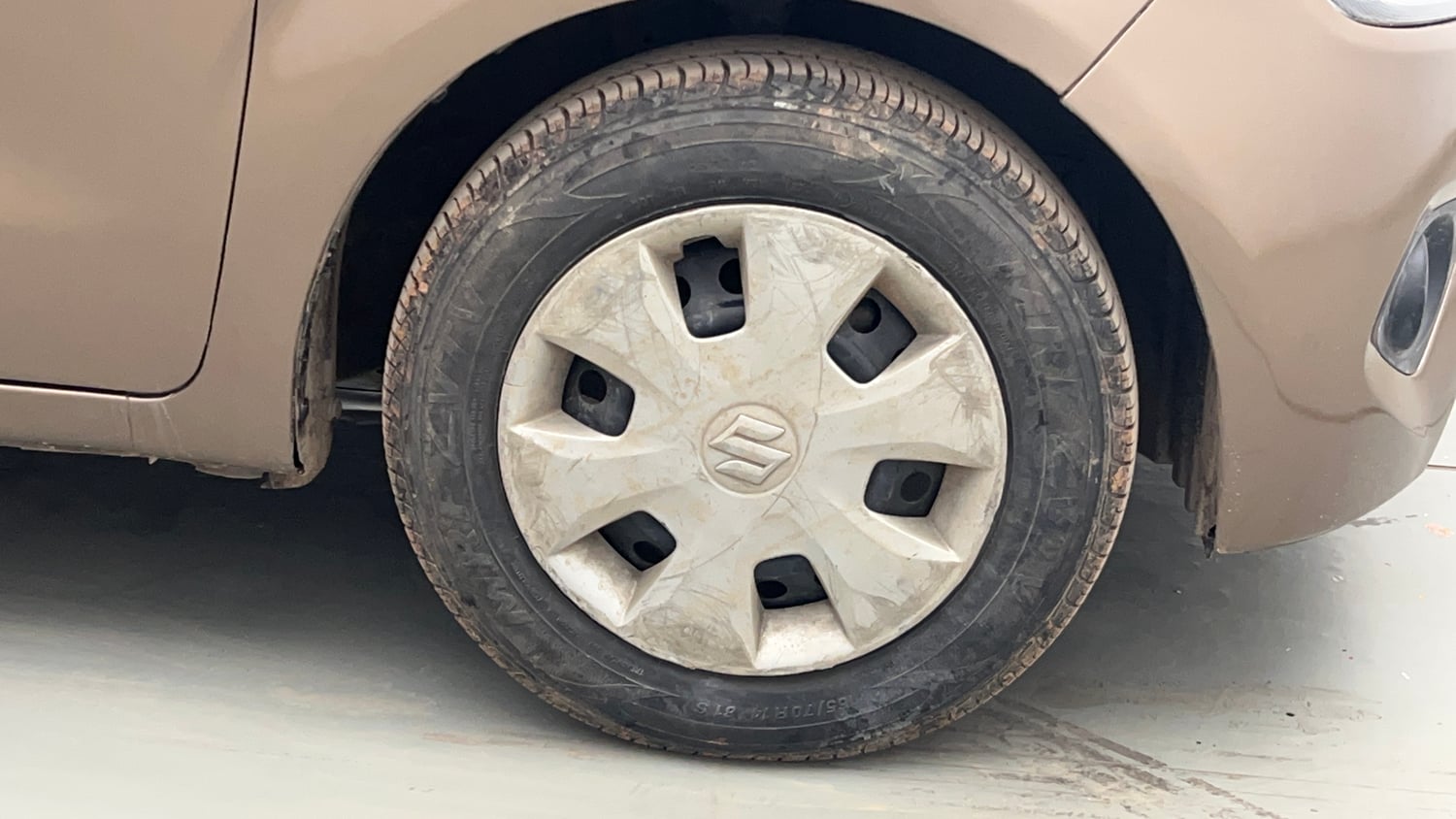 Used 2022 Maruti Suzuki Wagon R VXi (O) 1.2 Petrol Manual tyres RIGHT FRONT TYRE RIM VIEW