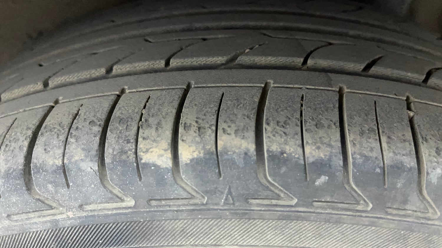 Used 2017 Hyundai Elantra 2.0 SX (O) AT Petrol Automatic tyres LEFT REAR TYRE TREAD VIEW