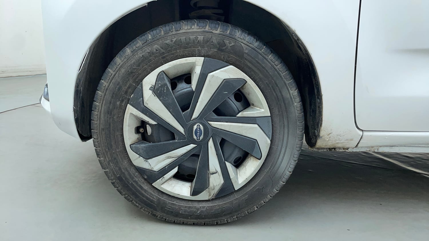 Used 2022 Datsun Redi-GO T(O) 1.0 Petrol Manual tyres LEFT FRONT TYRE RIM VIEW