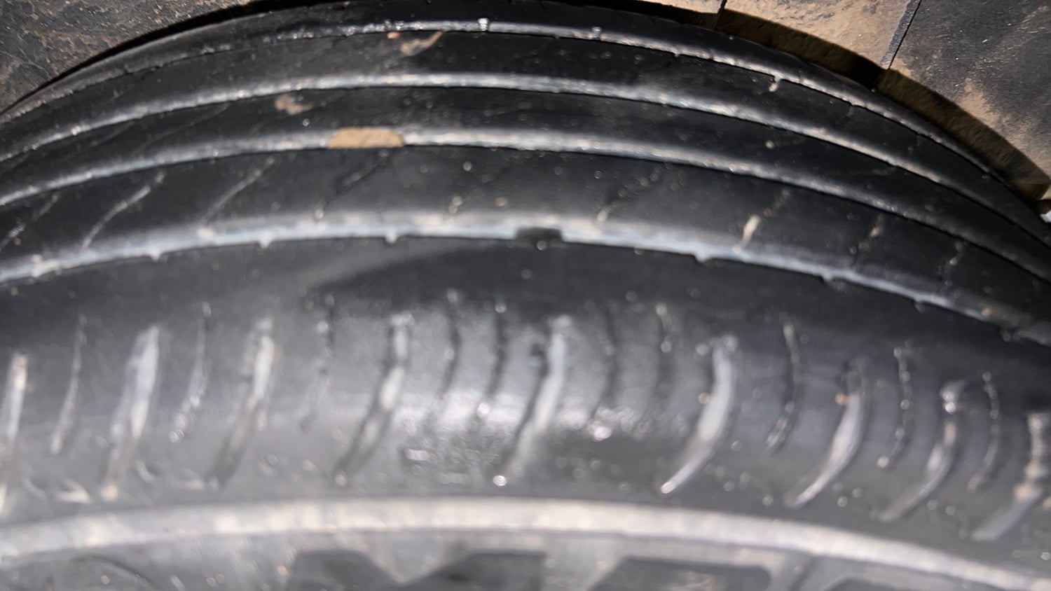 Used 2022 Nissan Magnite XV Premium Turbo Petrol Manual tyres LEFT REAR TYRE TREAD VIEW