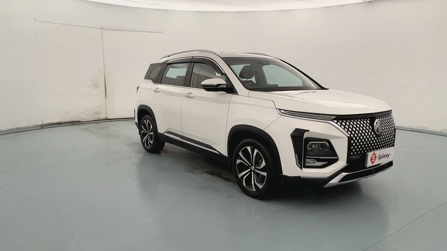Used 2023 MG Motors Hector Plus Savvy Pro 1.5 Turbo Petrol CVT 7 STR Petrol Automatic exterior RIGHT FRONT CORNER VIEW