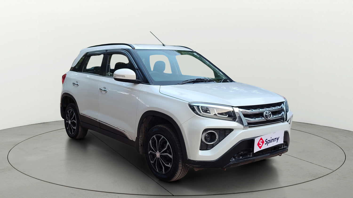 Used 2021 Toyota Urban Cruiser Mid Grade MT Petrol Manual exterior RIGHT FRONT CORNER VIEW