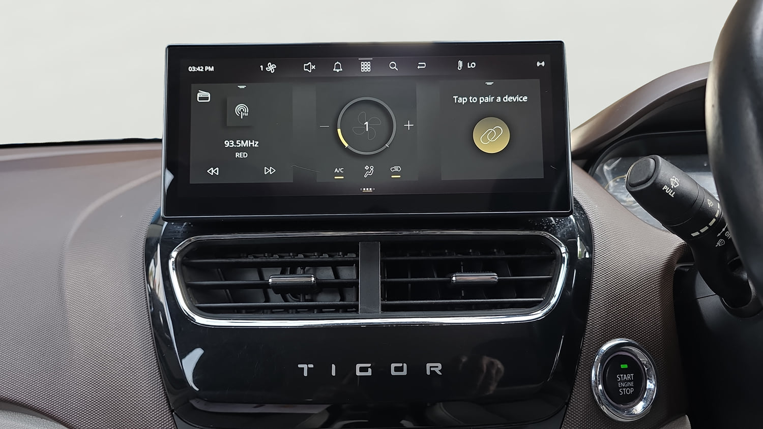 Used 2025 Tata Tigor XZA Plus iCNG Cng Automatic interior MUSIC SYSTEM & AC CONTROL VIEW