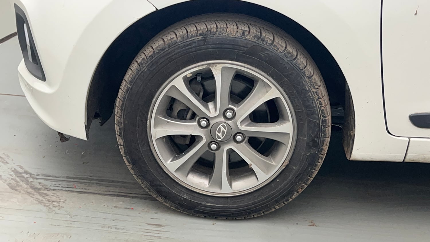 Used 2014 Hyundai Grand i10 Asta 1.2 Kappa VTVT (O) Petrol Manual tyres LEFT FRONT TYRE RIM VIEW