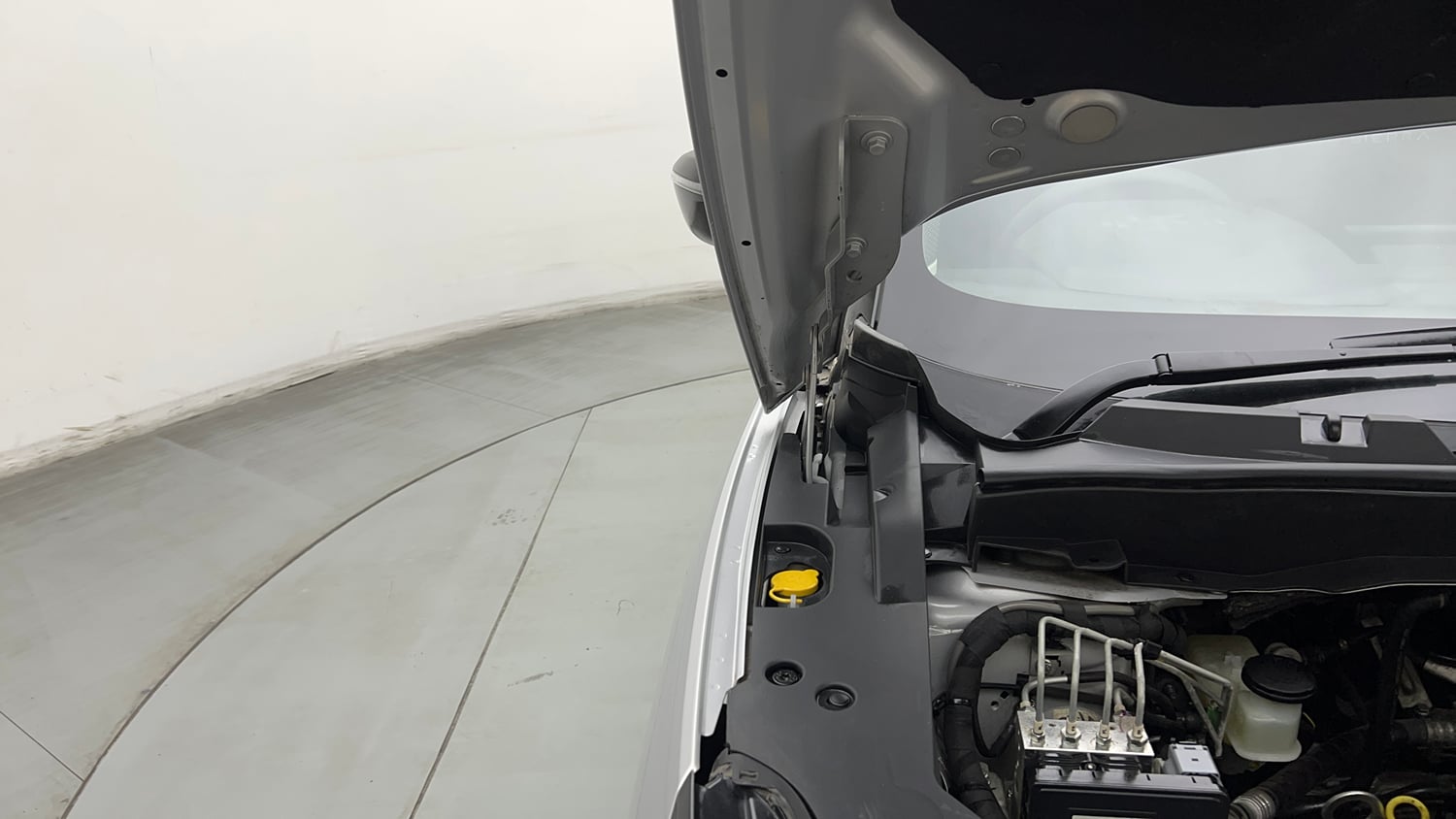 Used 2026 Tata Sierra Pure + P DCA Petrol Petrol Automatic engine ENGINE RIGHT SIDE HINGE & APRON VIEW