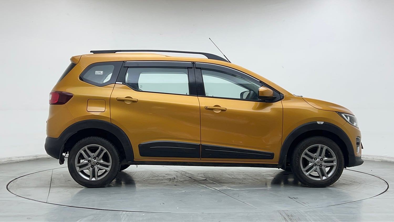 Used 2020 Renault Triber RXZ Petrol Manual exterior RIGHT SIDE VIEW