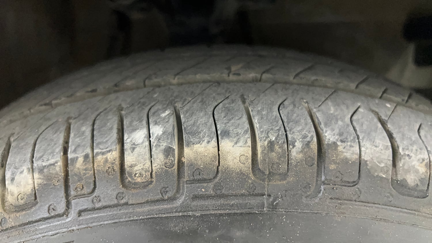 Used 2013 Hyundai i10 Sportz 1.2 AT Kappa2 Petrol Automatic tyres RIGHT FRONT TYRE TREAD VIEW