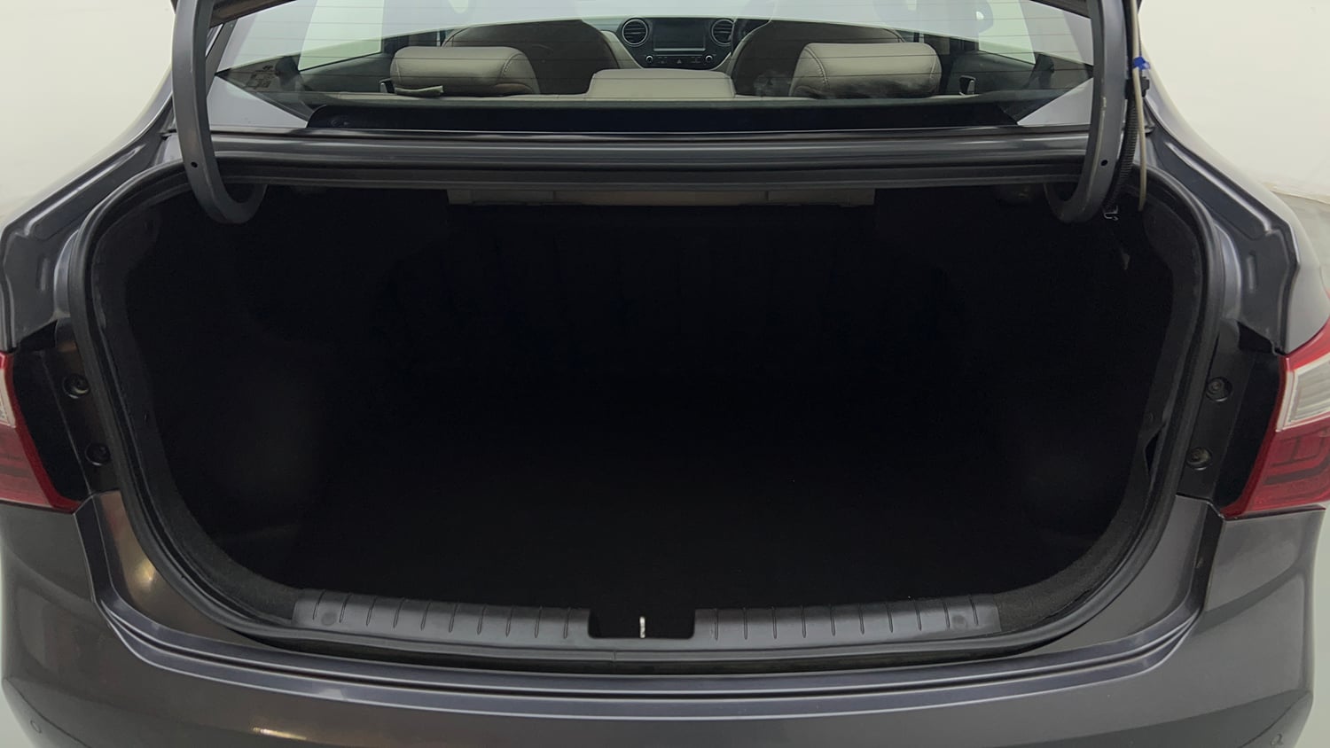 Used 2017 Hyundai Xcent SX Petrol Manual interior DICKY INSIDE VIEW