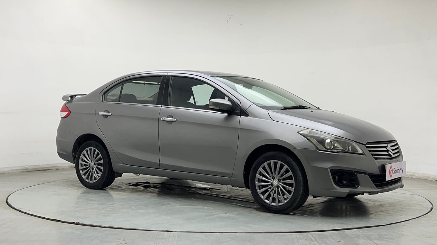 Used 2017 Maruti Suzuki Ciaz Alpha 1.4 MT Petrol Manual exterior RIGHT FRONT CORNER VIEW