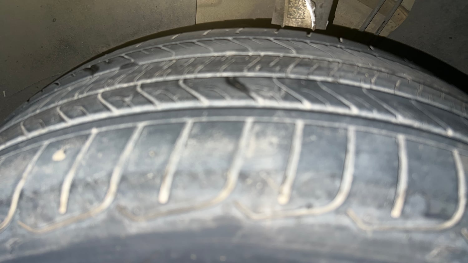 Used 2023 Volkswagen Virtus Highline 1.0 TSI AT Petrol Automatic tyres LEFT FRONT TYRE TREAD VIEW