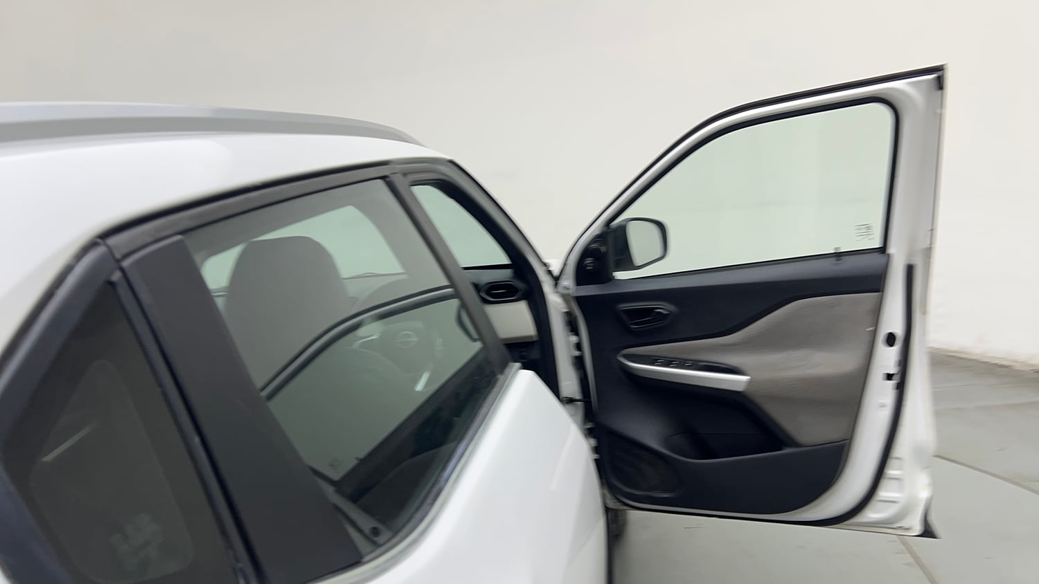 Used 2021 Nissan Magnite XE Petrol Manual interior RIGHT FRONT DOOR OPEN VIEW
