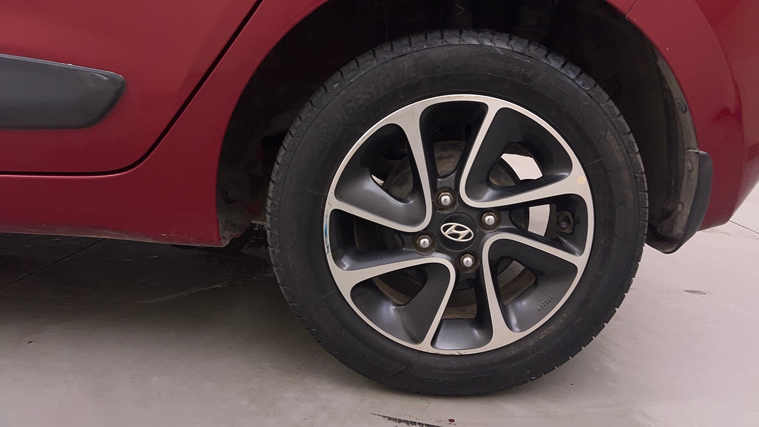 Used 2018 Hyundai Grand i10 Sportz AT 1.2 Kappa VTVT Petrol Automatic tyres LEFT REAR TYRE RIM VIEW