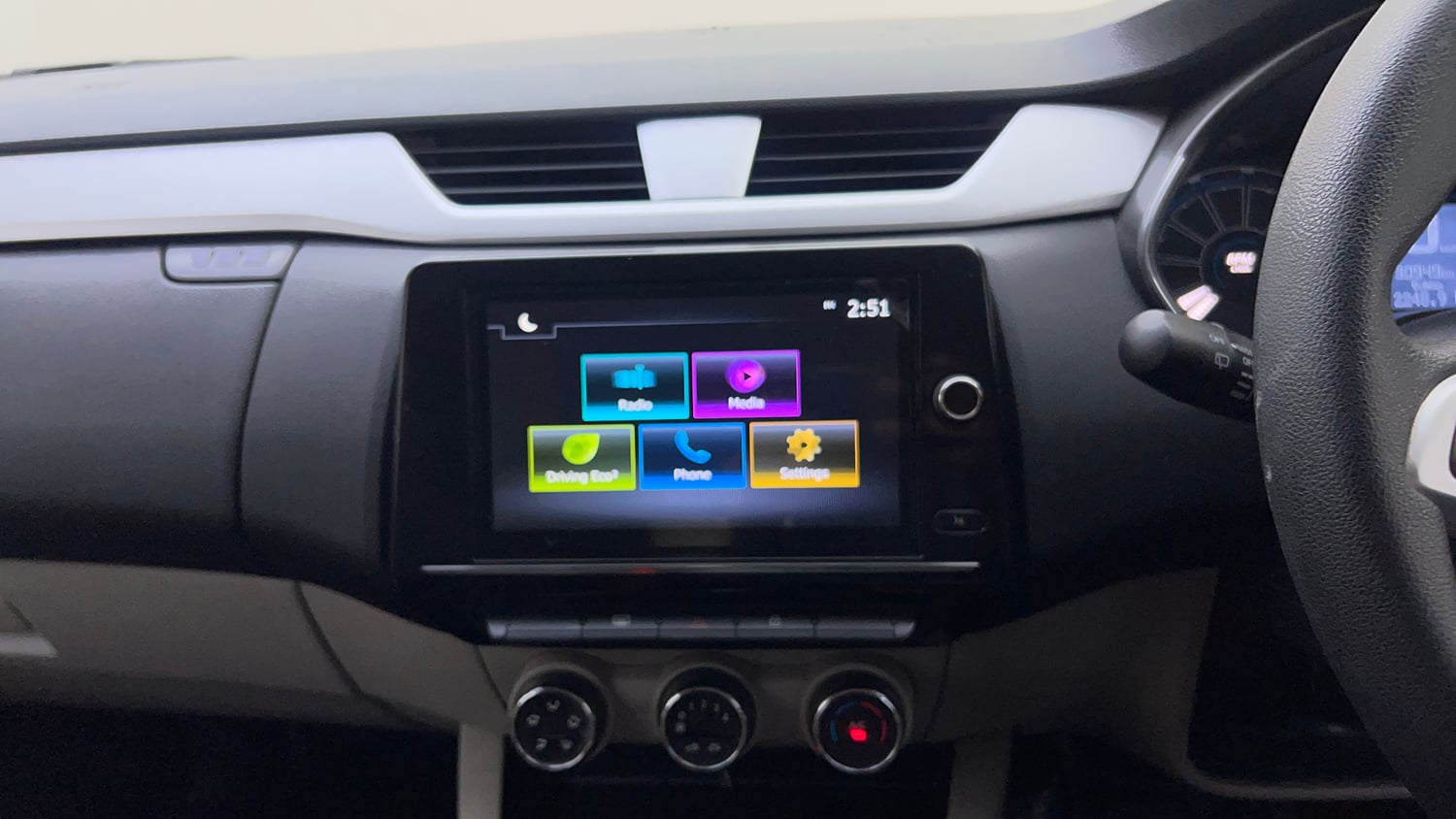 Used 2021 Renault Triber RXZ Petrol Manual top_features Integrated (in-dash) music system