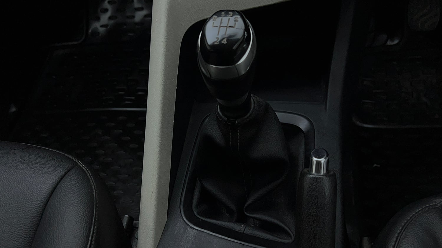 Used 2021 Nissan Magnite XE Petrol Manual interior GEAR  KNOB VIEW