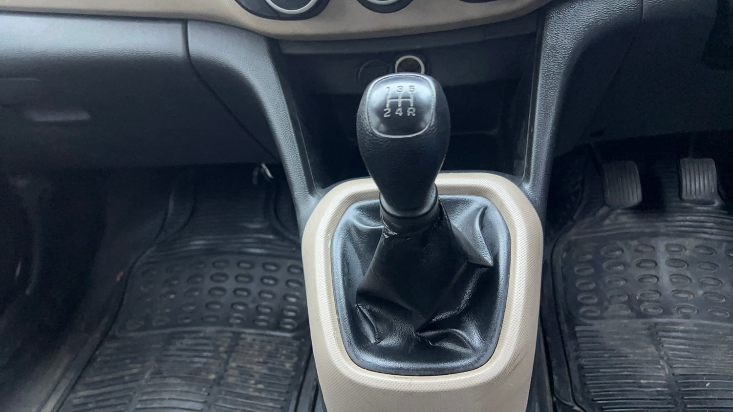 Used 2015 Hyundai Grand i10 Magna 1.2 Kappa VTVT Petrol Manual interior GEAR  KNOB VIEW