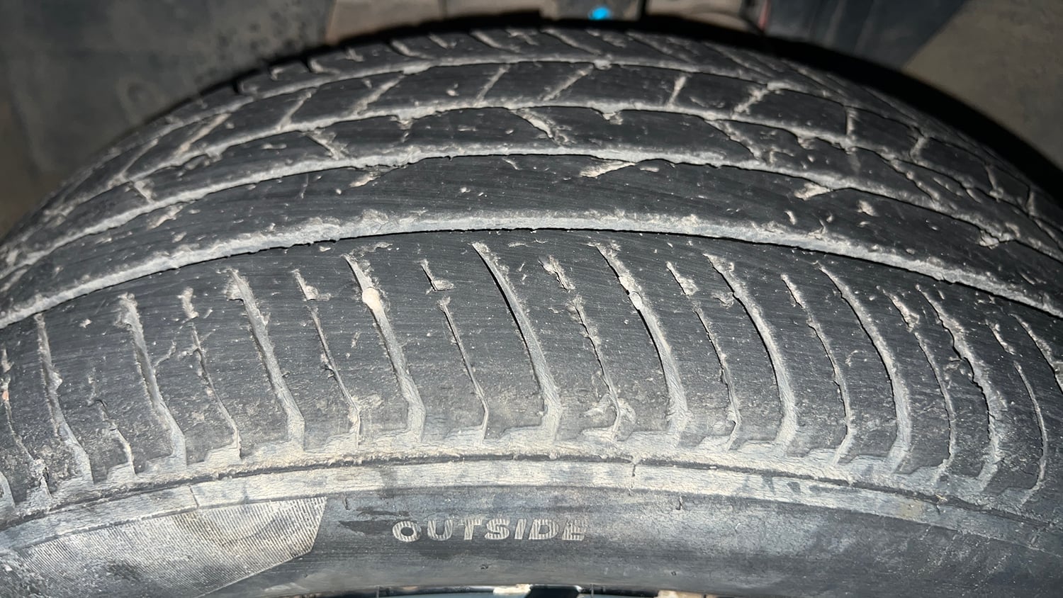 Used 2023 Renault Kiger RXZ MT Petrol Manual tyres LEFT FRONT TYRE TREAD VIEW