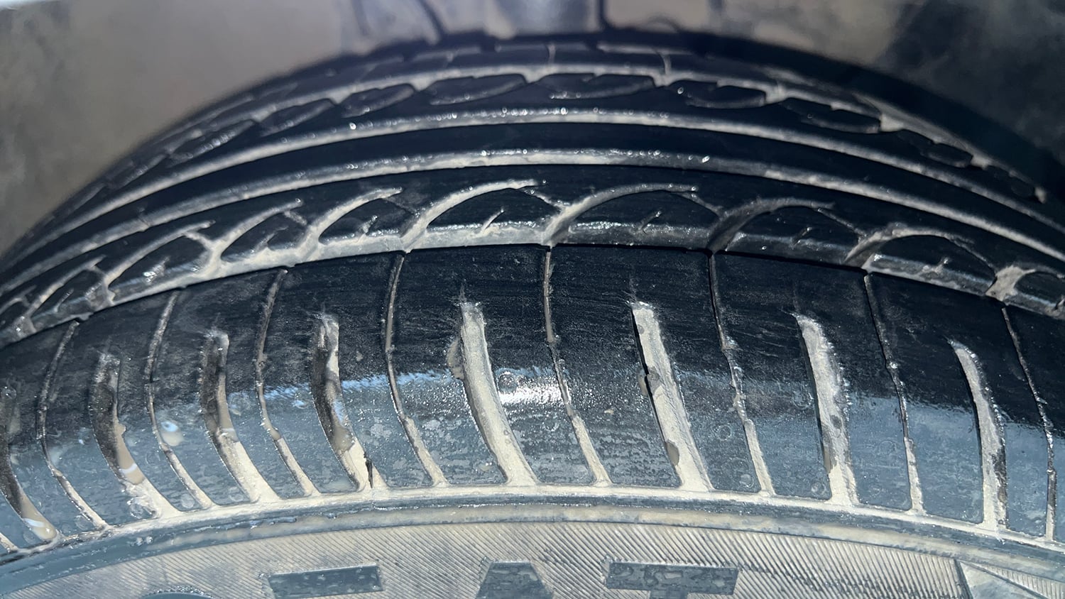 Used 2019 Hyundai Elite i20 Magna Executive 1.2 Petrol Manual tyres RIGHT FRONT TYRE TREAD VIEW