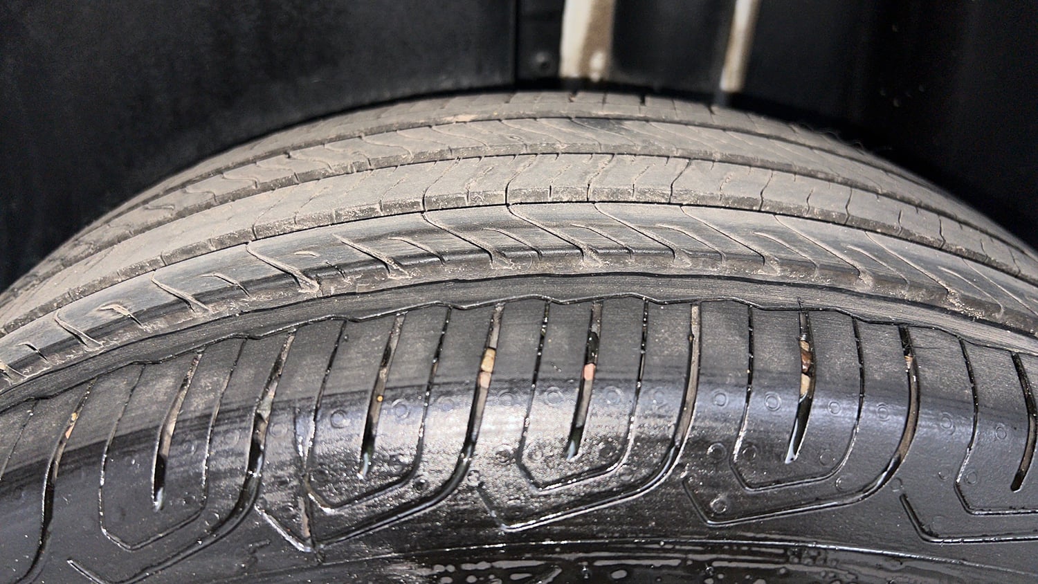 Used 2025 Skoda Kylaq Signature Plus AT Petrol Automatic tyres LEFT REAR TYRE TREAD VIEW