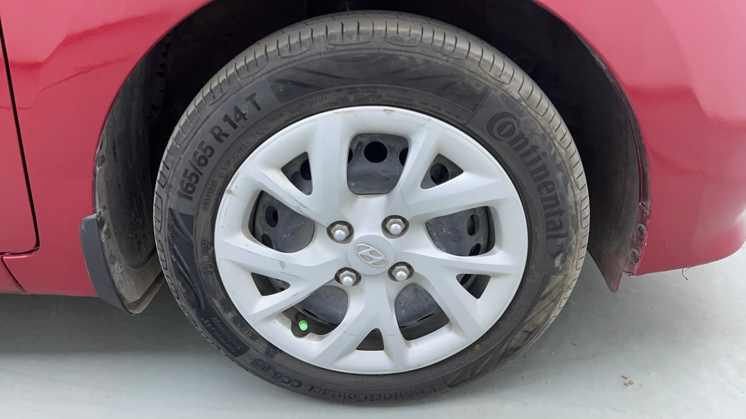 Used 2017 Hyundai Grand i10 Magna AT 1.2 Kappa VTVT Petrol Automatic tyres RIGHT FRONT TYRE RIM VIEW
