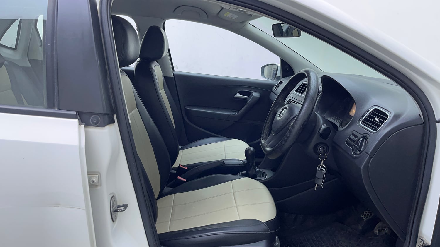Used 2020 Volkswagen Ameo Trendline 1.5L (D) Diesel Manual interior RIGHT SIDE FRONT DOOR CABIN VIEW