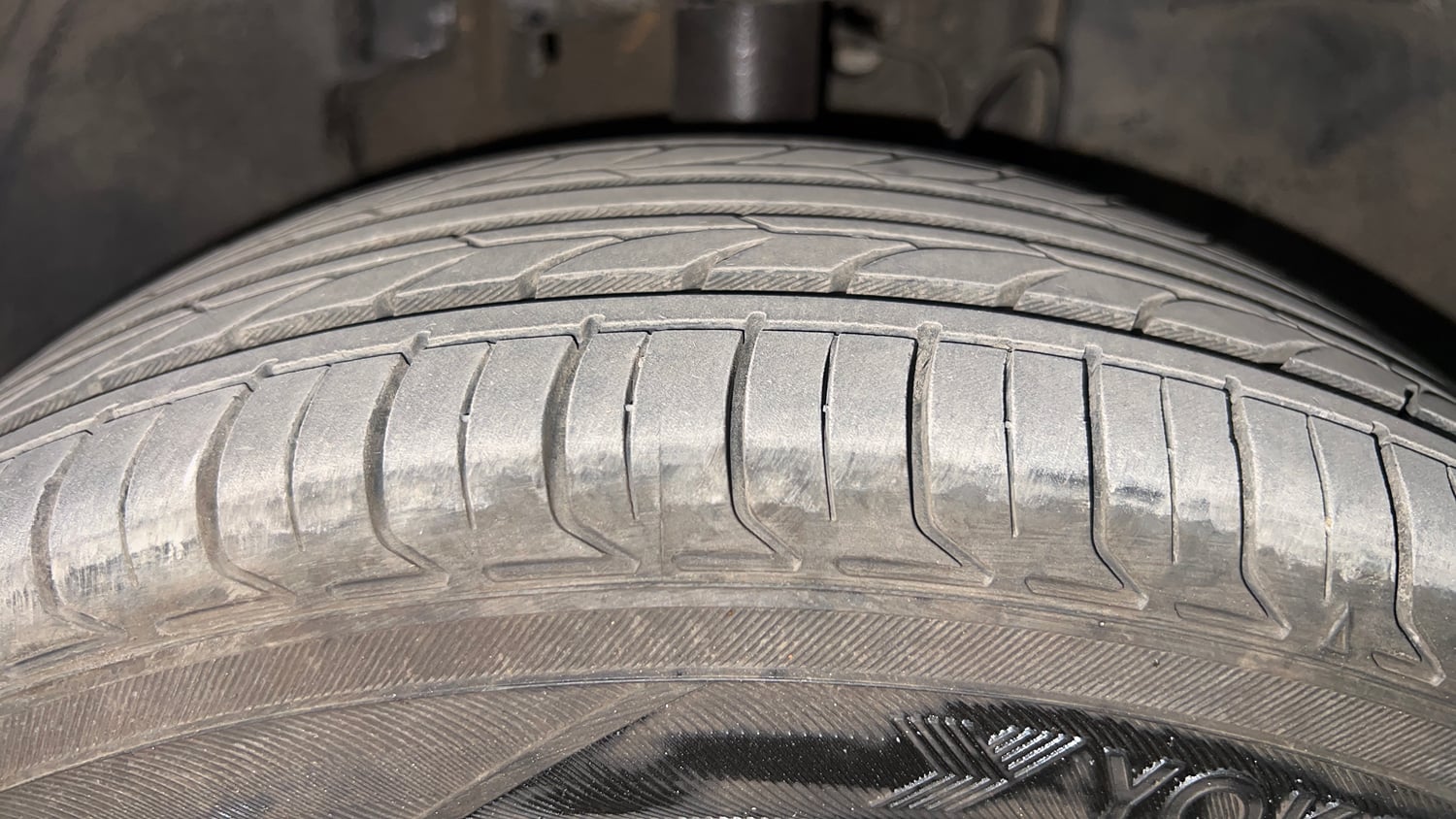 Used 2017 Tata Tiago Revotron XZ w/o Alloy Petrol Manual tyres RIGHT FRONT TYRE TREAD VIEW