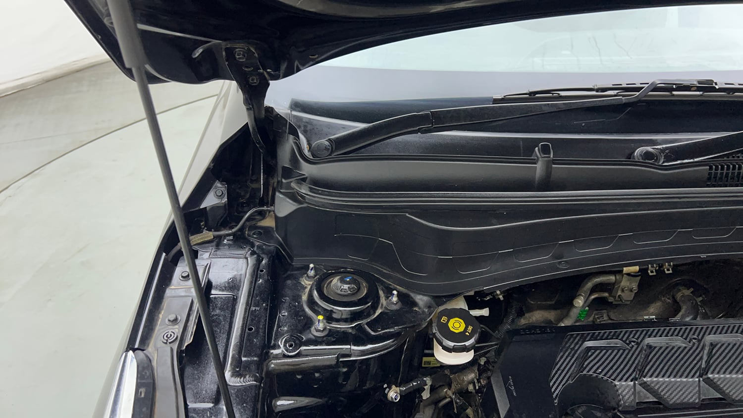 Used 2021 kia Seltos HTX IVT 1.5 Petrol Automatic engine ENGINE RIGHT SIDE HINGE & APRON VIEW