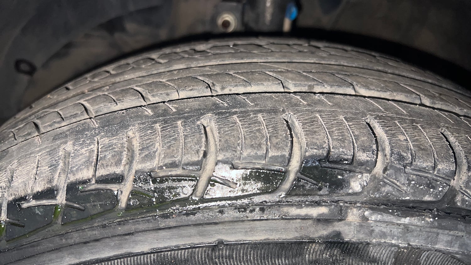 Used 2019 null Petrol Automatic tyres LEFT FRONT TYRE TREAD VIEW
