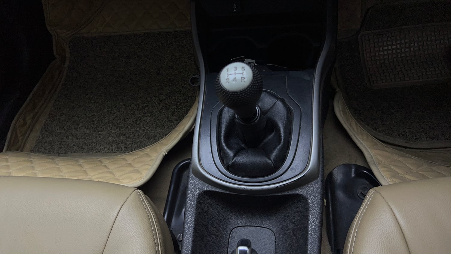 Used 2017 Honda City V Petrol Petrol Manual interior GEAR  KNOB VIEW