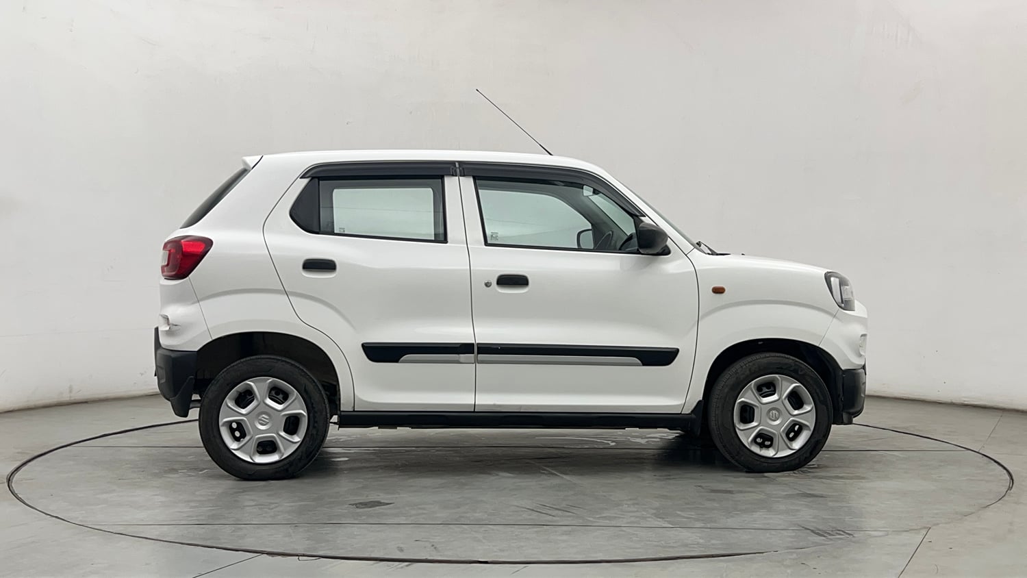 Used 2023 Maruti Suzuki S-Presso VXi Petrol Manual exterior RIGHT SIDE VIEW