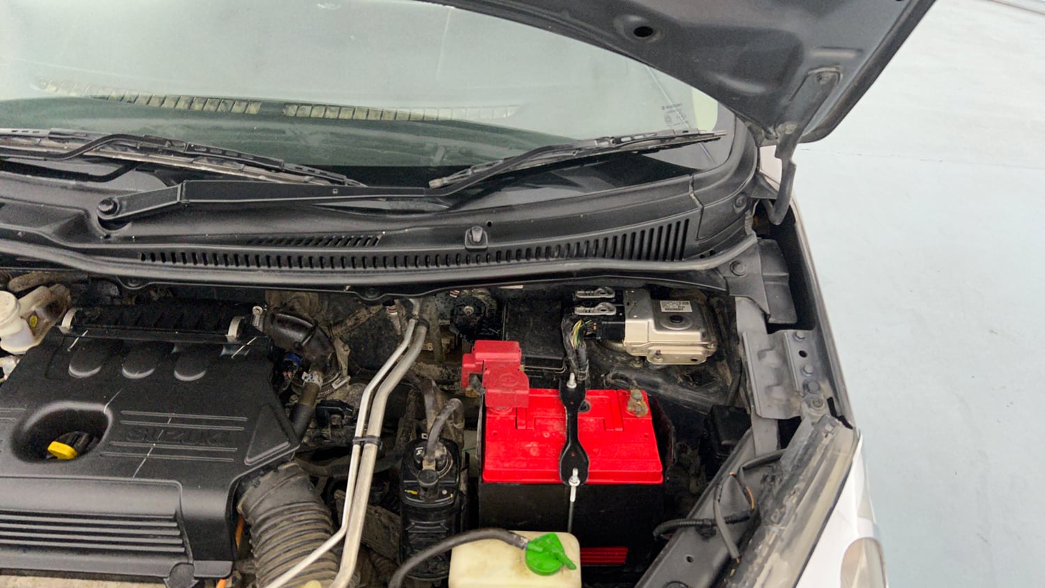 Used 2019 Maruti Suzuki Wagon R 1.0 VXI AMT Petrol Automatic engine ENGINE LEFT SIDE HINGE & APRON VIEW
