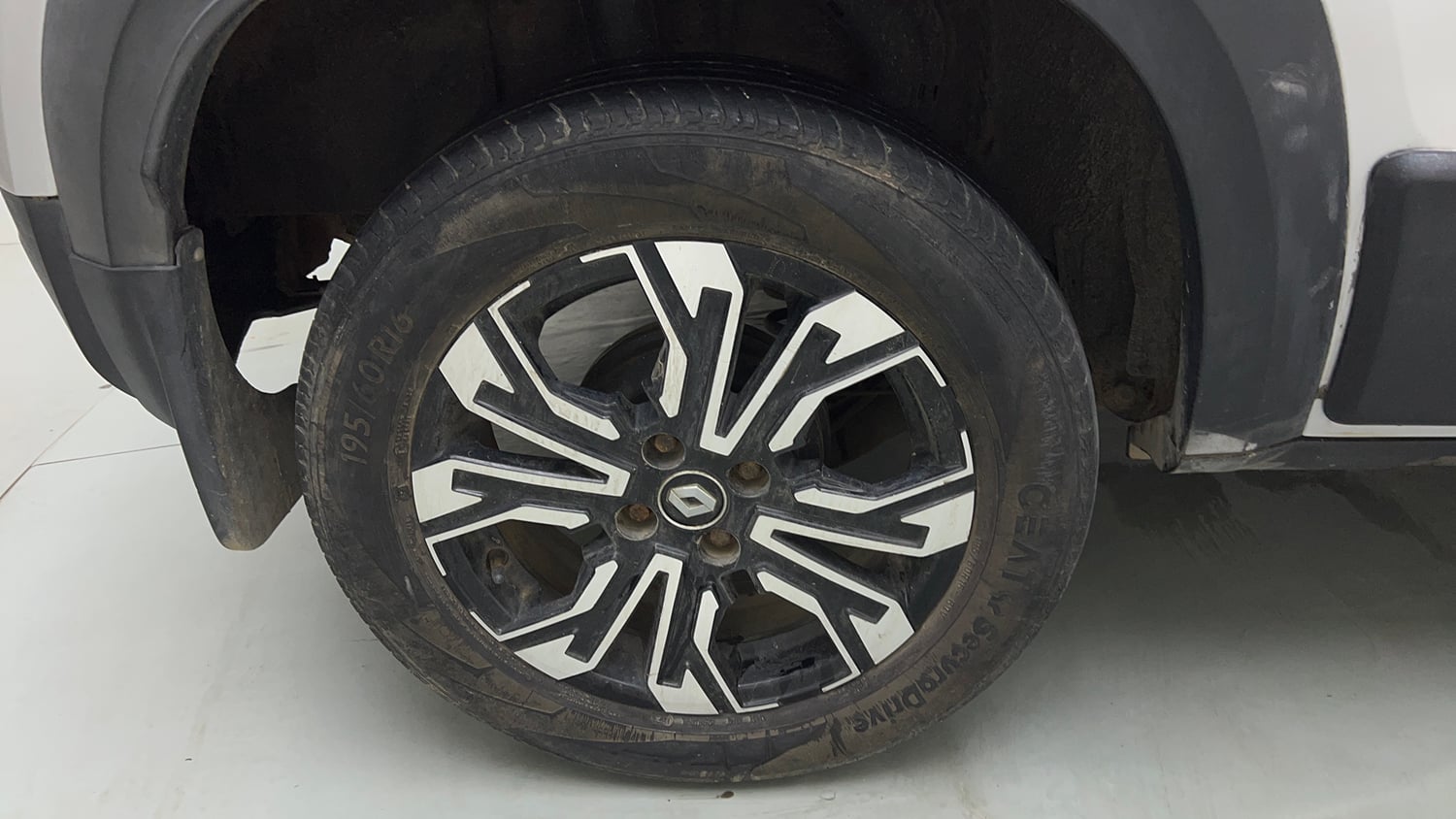 Used 2021 Renault Kiger RXZ MT Petrol Manual tyres RIGHT REAR TYRE RIM VIEW